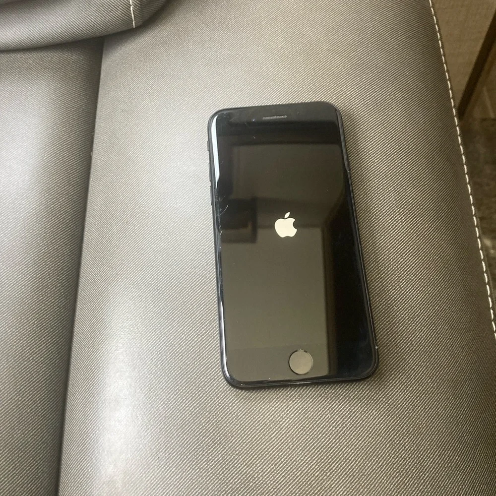 Apple iPhone in Black - Reliable Smartphone